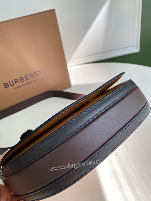 Burberry專門店新款小號最新時秀裝款肩背女包 巴寶莉皮革弧形腋下包 yxb1269